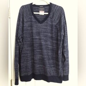 American Eagle seriously soft blue vneck sweater 
Lightweight NWT men’s size XXL